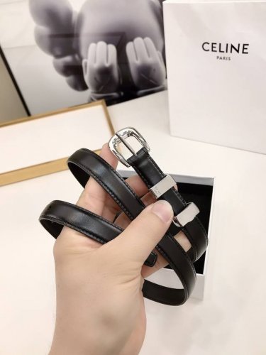 Celine瑟琳女士新款，光滑小牛皮腰带，金色可调节皮带扣，宽度1.8Cm。