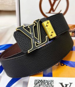 皮带：Lv.路易威登顶级复刻- 腰带：原单品质百分百进口原厂头层牛皮，保证真皮。雕花镂空设计浮雕工艺.真空电镀.永不掉色.24K纯钢扣头层小牛皮荔枝纹双面可用专