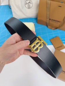 特 巴宝莉 TB系列 全套包装 意大利原厂皮料 双面两用 尺寸4.0cm 五金进口炉内五金，