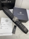 宽度4.0Cm Versace 范思哲 采用精挑细选进口牛皮，此款鹿皮腰带配有醒目的美杜莎头像搭扣，可为任何造型增添几分立体雅致效果。