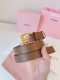 特 缪缪Miumiu专柜新款这款小牛皮腰带是提升别致造型品味的理想之选。镂空雕刻Logo徽标搭配方型针扣，手感柔软细腻,非常时尚百搭.宽:3.0Cm