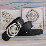 品名：Versace.范思哲 材质：原单牛皮腰带 百分百头层牛皮腰带保证真皮，24K纯钢扣，专柜原单品质、做工精细，时尚大牌，送人自用首选 包装