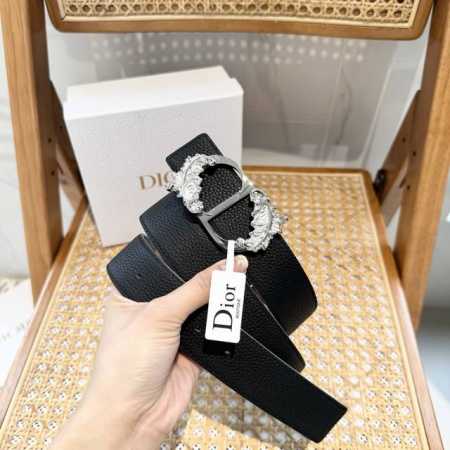Dior 3.5Cm 新款腰带 经典Cd五金扣饰以羽毛形装饰 双面头层荔枝纹搭配 新颖独特 优雅气质十足 - 点击图像关闭