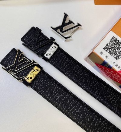 皮带：Lv.路易威登顶级复刻- 腰带：原单品质百分百进口原厂头层牛皮，保证真皮。雕花镂空Logo设计浮雕贴皮工艺.真空电镀.永不掉色.24K纯钢扣特种皮花纹双面