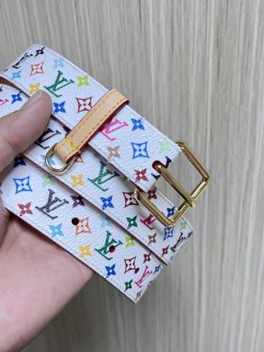 当季新款，3.0Mm白彩，路易威登与日本艺术家村上隆联袂打造L Lv D-Ring 双面腰 带，以Monogram Multicolor 帆布展现艺术家对品牌经