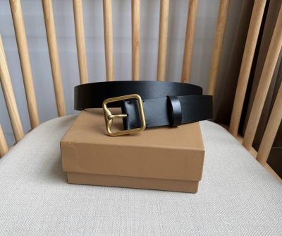 新款 Burberry 巴宝莉专柜同步上新 意大利精制腰带 选用光滑小牛皮面料打造 搭配镀钯金B字型扣环 宽:3.5Cm 精致优雅简单大方