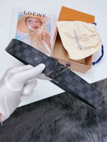 特 Lv.路易威登 全套包装 原版品质 代工厂货品 40Mm宽度 正品一体铸造五金钢扣，原厂皮料 双面原厂定制面料，区别市场货
