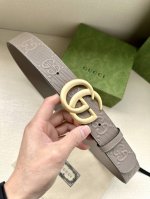 宽度4.0Cm Gucci 这款单品将品牌的过去与未来贯通在一起，以现代风格的全新设计诠释了经典设计元素。Guccio Gucci字母交织图案巧妙融入纹理和材质
