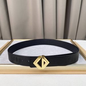 Dio纯铜五金宽3.8Cm原单搭配原扣头，油边近乎完美，手感柔软细腻！