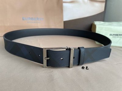 Burberry博柏利品牌始终秉承传统精髓，彰显卓尔不凡的匠制工艺，优雅率性的英伦设计与锐意革新的时尚理念。3.5Cm