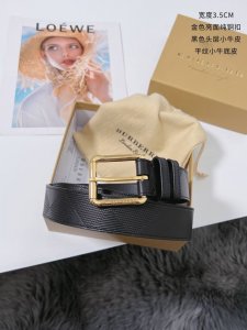 巴宝莉 顶级货 宽度35Mm 原厂粒面小牛皮压花，搭配平纹小牛底皮。精致耐用。 扣头：纯铜扣 四色可选 码数；100-125Cm 包装；全套包装