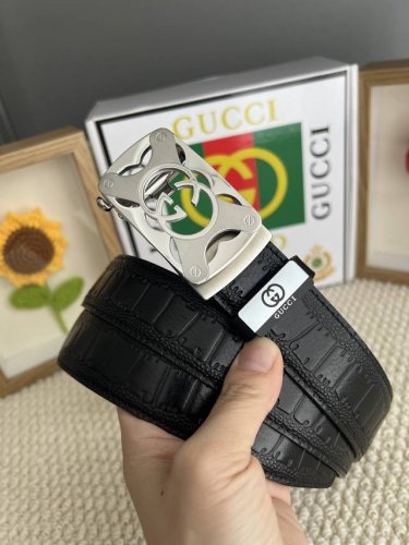 品名：古奇.Gu...Ci 自动带 材质：原单牛皮腰带 专柜原单品质、做工精细，时尚大牌，送人自用首选 包装： 请认准如图专柜包装赠送打孔器手提袋专柜礼盒宽度3