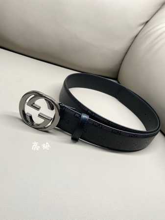 古驰.Gucci 全套包装 4.0Cm Gg 2024新款supreme帆布是品牌的一款代表性面料，其灵感源自30年代的典藏设计。互扣式双g以钯金色调配件亮眼呈 - 点击图像关闭