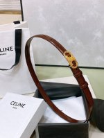 Celine 23 小号Triomphe Taurillon皮革腰带 青铜色 Taurillon.中腰，金色饰面金属件、亮面牛皮腰带 咖啡色！Triomphe皮