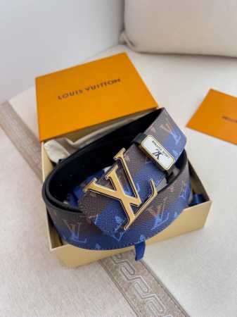 品名： Lv..路易..威登腰带皮带原单 型号：挂扣，经典纯钢材质挂扣，头层牛皮，图片实物拍摄 材料：头层牛皮，挂扣系列，纯钢材质扣头，钯镀电镀工艺永不掉色。原 - 点击图像关闭