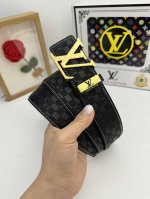 品名：Lv..路易..威登原单 材质：原单牛皮腰带 百分百头层牛皮腰带保证真皮，24K纯钢扣，专柜原单品质、做工精细，时尚大牌，送人自用首选 包装： 请认准如图