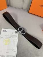 Hermes 愛馬仕單面原版腰帶，寬度:3.8其採用專櫃最新底皮皮質，品質卓越，觸感細膩。搭配新款 H四華洛奇配琺瑯扣，時尚精美，彰顯品牌魅力。無論是日常穿搭還