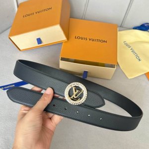 原版包裝1.0 L0Uis Vuitt0N 驢家情侶款原單腰帶 寬度35毫米 腰帶採用一面荔枝紋Togo皮一面進口小牛皮底 雙八字頭尾設計款 搭配鑲嵌珍珠五金