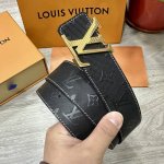 Lv.路易威登 宽40Mm双面原版小牛皮 搭配单钌钯电镀扣 完美的手感.油边 出众的设计.风格 高贵奢华 时尚大方 高清实拍 货真价实 品质保证 双面用
