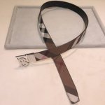 Bu、Rberry 巴宝、莉经典花纹皮带搭配简约Tb旋转扣头、百搭不挑人、两面都能用、可休闲可正式、风格切换自如、送礼首选尺寸3.5Cm 顶级