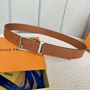特 片裝1 寬度：35Mm 驢家ss春夏新品腰帶系列 寬度3.5Cm 意大利原廠皮料 搭配精緻菱形介子 針扣設計五金 全方位精打細磨 精密度厚金電鍍 效果很贊的