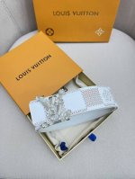品牌：Lv、、路易、、威登！ 原单：特 皮带腰带：单面使用专柜质量、头层牛皮、24K纯钢扣、送人自用首选、保证真皮 包装：请认准图片专柜包装、送打孔器 全套包装
