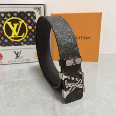 品名：Lv..路易..威登原单 材质：原单牛皮腰带 百分百头层牛皮腰带保证真皮，24K纯钢扣，专柜原单品质、做工精细，时尚大牌，送人自用首选 包装： 请认准如图 - 点击图像关闭