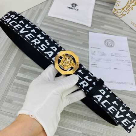 宽度4.0Cm Versace 範思哲 經典款十字紋印花 兩面頭層；此款腰帶配有醒目的美杜莎頭像搭扣，可為任何造型增添幾分立體雅致效果。 - 点击图像关闭