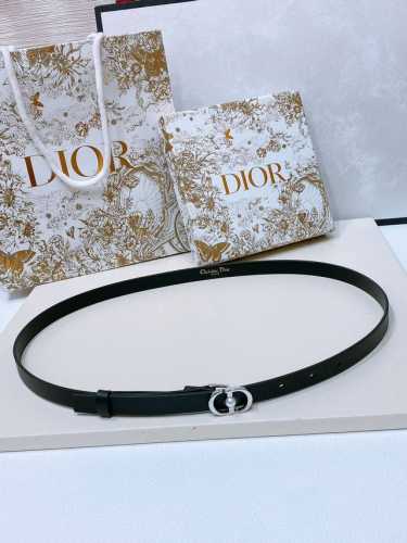 特 Dior Montaigne Jolie Belt 光滑小牛皮和白色树脂珍珠 饰有*Christian Dior*标志 小牛皮腰带1.5cm