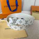 寬度：40Mm Lv Pyrmide Truck L Oeii雙面腰帶 驢家 海外原單代特供 面為進口小牛皮壓飾有標誌性品牌圖案效果工藝 原廠配色柔軟小牛皮底