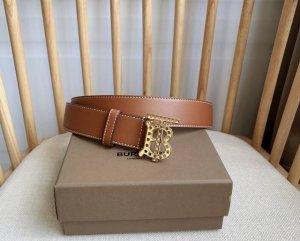 新款 Burberrry 巴宝莉专柜同步上新精选品牌标志性London格纹 搭配镂空扣钉带扣 宽:3.5Cm 精致优雅 简单大方