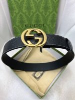 古驰：原单头层牛皮压花面，内衬头层牛皮平纹底．搭配原单扣．此款腰带双面采用意大利原定厂制进口牛皮带身 ，对专版柜足宽4.0宽