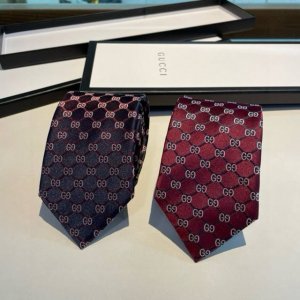 G家专柜新款 Gg标识印花领带 男士领带，稀有采用经典小G Logo提花展现精湛手工与时尚优雅的理想选择，这款领带将标志性完美的结合，以时尚搭配手法演绎的更显雅