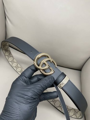 Gg Marmont系列双面腰带3.0 款号 847131 Fafcn 9759 2025秋冬系列焕新演绎富有辨识度的Gg Marmont系列。这款双面腰带采用