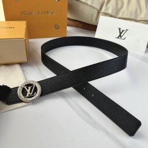 原版包裝 L0Uis Vuitt0N 驢家原單腰帶 寬度35毫米 腰帶採用一面頭層手掌紋皮內襯一面進口小牛皮底 搭配圓形鑽扣裝飾五金 可雙面佩戴 經久耐用 時尚
