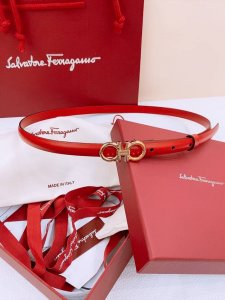 Ferragamo # 经典Gancio皮带 女士光滑小牛皮平纹面，质感十足 独特复古风格 复古链五金搭配 1.5Cm