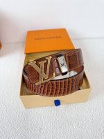 品名： Lv..路易..威登腰带皮带原单 型号：挂扣，经典纯钢材质挂扣，头层牛皮，图片实物拍摄 材料：头层牛皮，挂扣系列，纯钢材质扣头，钯镀电镀工艺永不掉色。经