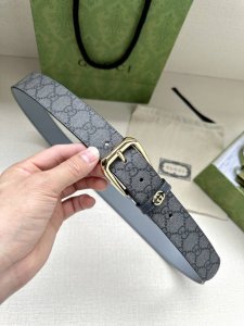 配送专柜全套礼盒包装 宽度3.5Cm Gucci Gg Supreme帆布在每一季都以新颖方式焕新演绎。在本季中，此标志性材质为这款带有深色Gg字母交织图案的男