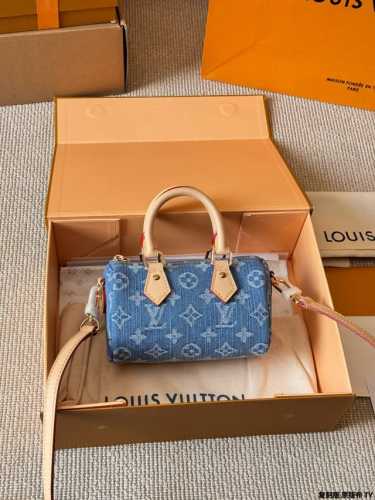 复刻版 原版布 Lv Speedy枕头包 单宁 Lv Speedy 16Cm枕头包 无论版型 内里和专柜毫无差别 真正原版复刻 内里可拆卸 火遍全球的爆款机场大