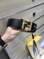 特P210 配送专柜包装 打孔针 宽38Mm，原单进口双面头层牛皮，搭配原单钌钯电镀双层立体F扣，手感.油边近乎完美，原产皮料定制3D印花，质感无可挑剔，出众的