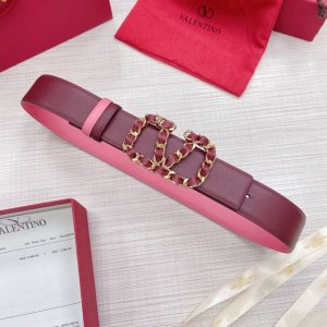 配送专柜全套包装 等级：专柜同步.原版包装.代购级别 材料：Valentino 此款采用进口原版皮搭配纯铜经典V字扣 多色可选 双面用设计 时尚潮流 专柜宽度：
