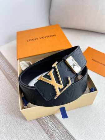 品名： Lv..路易..威登腰带皮带原单 型号：挂扣，经典纯钢材质挂扣，头层牛皮，图片实物拍摄 材料：头层牛皮，挂扣系列，纯钢材质扣头，钯镀电镀工艺永不掉色。原 - 点击图像关闭