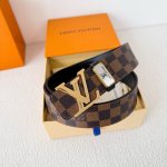 品名： Lv..路易..威登腰带皮带原单 型号：挂扣，经典纯钢材质挂扣，头层牛皮，图片实物拍摄 材料：头层牛皮，挂扣系列，纯钢材质扣头，钯镀电镀工艺永不掉色。原