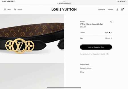 特 Lv Trio 双面腰带拼合细腻牛皮革和 Monogram 帆布，为中央金属搭扣聚焦 Lv Circle 标识和 Monogram 花卉，雅致设计实现更多造 - 点击图像关闭