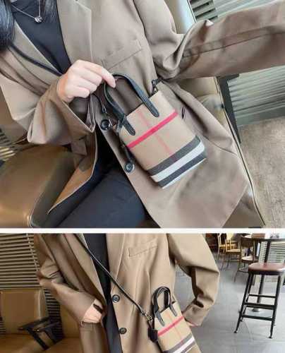 Burberry巴宝莉手机包 经典格子帆布拼接牛皮 斜挎小包官网同款 生活出门不需要带现金的时代 这个包完全可以满足你日常使用 尺寸 19X12X4 可放2部手