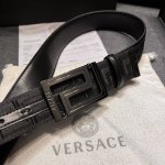 特 范思哲 宽4.0Cm 头层牛皮 新款 皮带，饰有雕刻Logo的Greca搭扣