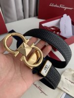 品名：菲拉格慕.Ferrgamo原单 型号：挂扣，原版经典新款挂扣，实物拍摄，头层牛皮 材料：百分百头层牛皮，保证真皮。双面可用专柜同等质量，带身压经典花纹，双
