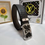 品名：Lv..路易..威登 材质：原单牛皮腰带 百分百头层牛皮腰带保证真皮，24K纯钢扣，专柜原单品质、做工精细，时尚大牌，送人自用首选 包装：