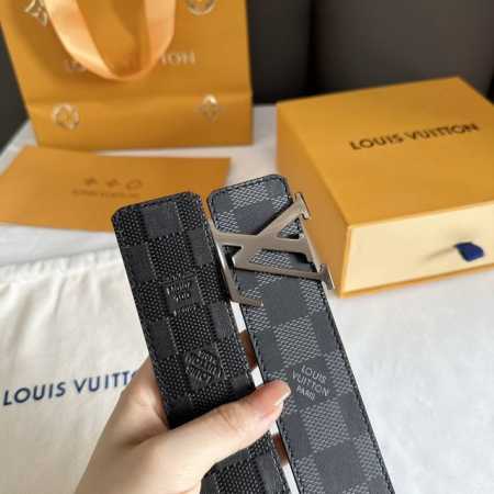 双面使用 Lv路易男士 宽度4.0 Cm 简单大方 精品五金 双面进口皮 佩戴效果非常不错 送礼自用最佳推荐 - 点击图像关闭