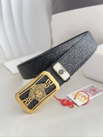 品名：Versace.范思哲原单腰带 皮带 型号：挂扣，经典人头纯钢材质扣头，头层牛皮，图片实物拍摄 材料：百分百头层牛皮，保证真皮。24K纯钢扣双面可用专柜同